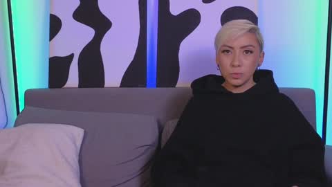 Violet online show from January 8, 2025, 2:35 am