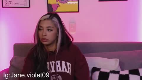 Violet online show from September 9, 2025, 1:05 am