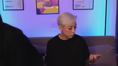 Violet online show from March 6, 2026, 3:25 am