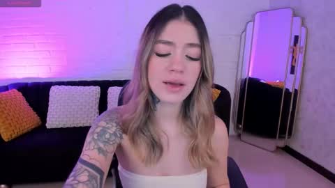 Violett  online show from October 11, 2025, 6:50 pm