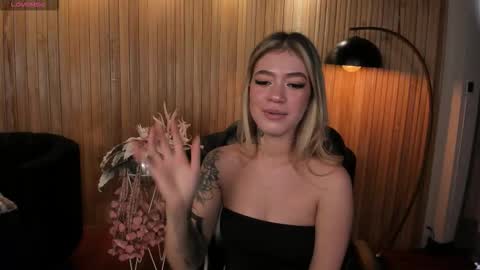 Violett  online show from November 10, 2025, 6:51 pm