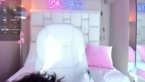 VioletthaRous online show from October 18, 2025, 11:05 pm