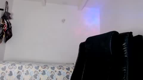 Snapshot of violetwitch05 chatting on January 7, 2025, 4:48 pm  Violet  online show from January 7, 2025, 4:48 pm