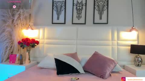 VIOLLET online show from October 22, 2025, 9:25 pm