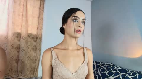 vitoriia_ online show from June 5, 2026, 8:14 pm