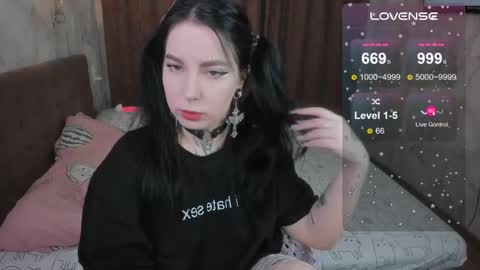 Vivi   online show from February 12, 2025, 6:51 am