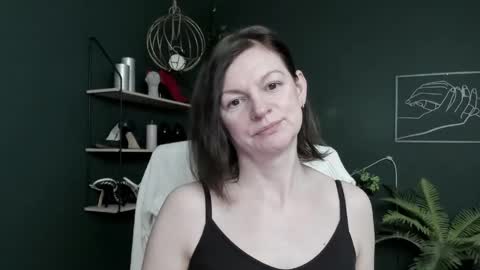 Vivian online show from April 16, 2026, 5:52 am