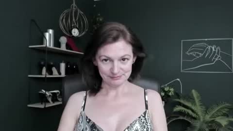 Snapshot of vivian_dream chatting on June 26, 2026, 5:56 am Vivian online show from June 26, 2026, 5:56 am