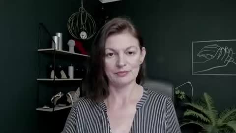 Snapshot of vivian_dream chatting on July 1, 2026, 5:42 am Vivian online show from July 1, 2026, 5:42 am