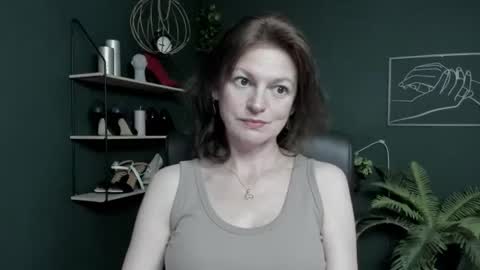 Snapshot of vivian_dream chatting on July 6, 2026, 5:48 am Vivian online show from July 6, 2026, 5:48 am