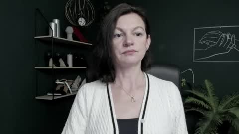 Snapshot of vivian_dream chatting on July 7, 2026, 5:10 am Vivian online show from July 7, 2026, 5:10 am