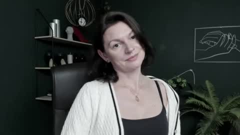Snapshot of vivian_dream chatting on July 7, 2026, 7:23 am Vivian online show from July 7, 2026, 7:23 am
