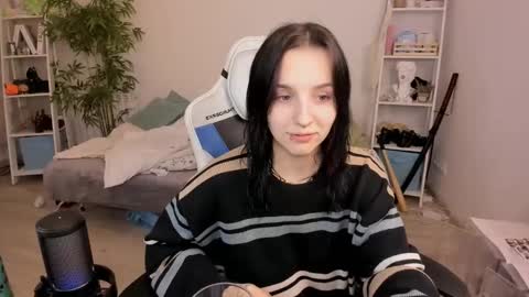 vivian_qwerty online show from December 20, 2024, 6:24 pm