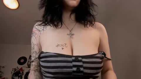 vivian_qwerty online show from January 18, 2025, 7:17 am