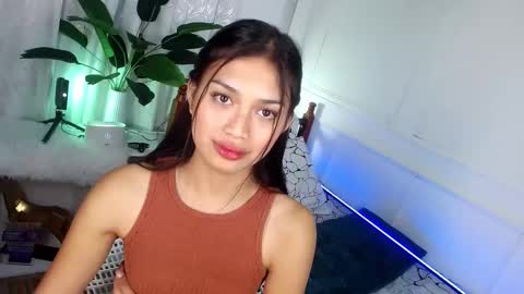 Snapshot of vivian_roberts chatting on February 16, 2025, 12:30 am Vivian online show from February 16, 2025, 12:30 am