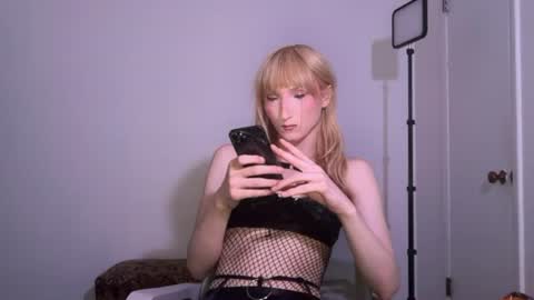 vivian layy online show from June 17, 2026, 11:38 pm