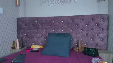 VivianRose online show from April 8, 2026, 3:39 am
