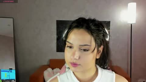 Snapshot of vivien_ross chatting on May 3, 2026, 1:00 am vivien_ross online show from May 3, 2026, 1:00 am