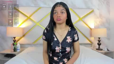 Snapshot of vivieneluxe chatting on June 15, 2026, 11:23 am Viviene online show from June 15, 2026, 11:23 am