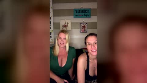 vivienesky online show from May 10, 2026, 1:11 am