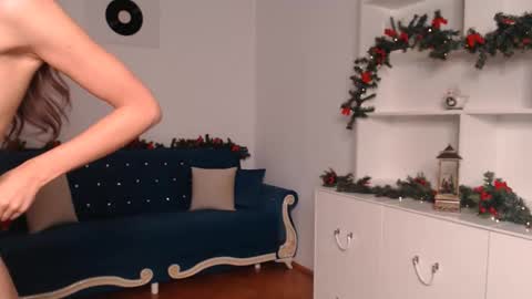 Vivienne online show from December 15, 2024, 7:21 pm