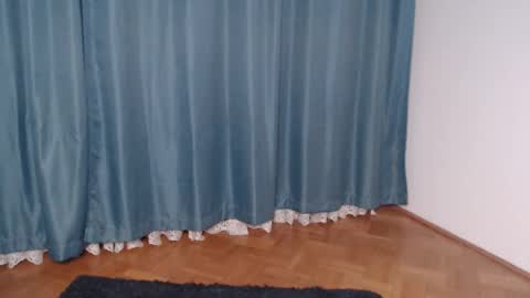 Vivienne online show from January 21, 2025, 3:54 pm