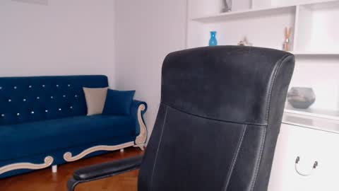 Vivienne online show from March 1, 2025, 9:59 pm