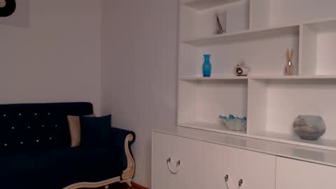 Vivienne online show from March 5, 2025, 7:38 pm