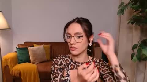 Vivienne online show from October 12, 2025, 4:17 pm