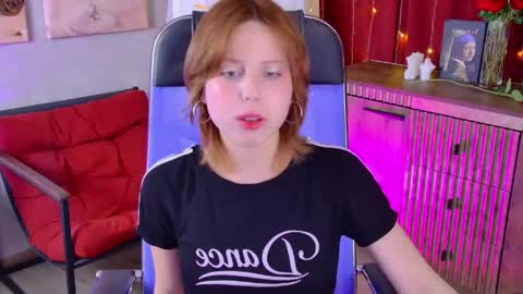 Snapshot of viviennehebert chatting on May 31, 2026, 6:53 am Vivienne online show from May 31, 2026, 6:53 am