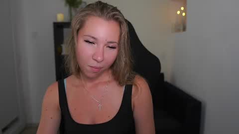 VivienVance online show from July 14, 2026, 2:01 pm
