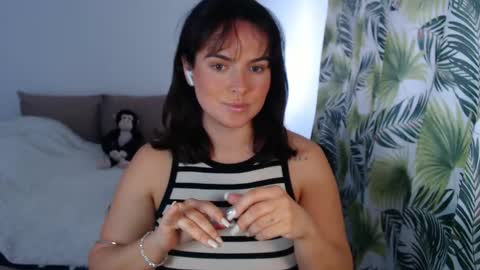 Snapshot of viviroses chatting on May 2, 2026, 9:14 am ViviRoses online show from May 2, 2026, 9:14 am