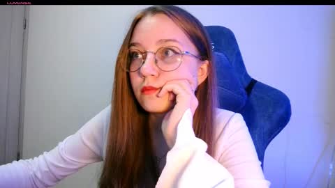 vivivivikkie online show from March 16, 2026, 9:19 pm