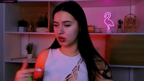 vivy_star online show from November 14, 2025, 12:48 pm