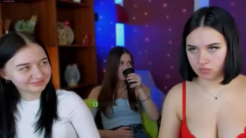 vivy_star online show from February 12, 2026, 8:04 pm