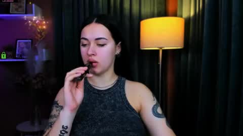 vivy_star online show from May 26, 2026, 6:37 pm