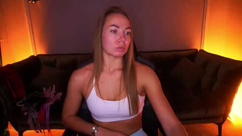 Ur Lady online show from November 5, 2025, 9:15 pm