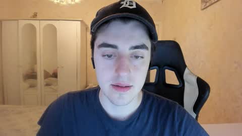 Snapshot of vlad1605 chatting on September 14, 2025, 12:48 pm Martin online show from September 14, 2025, 12:48 pm