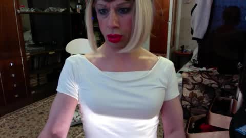 Snapshot of vladiskin chatting on February 3, 2026, 6:40 am Violetta Elysia online show from February 3, 2026, 6:40 am