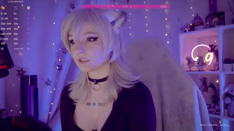 Snapshot of vronnier chatting on October 11, 2025, 5:33 pm vronnier online show from October 11, 2025, 5:33 pm