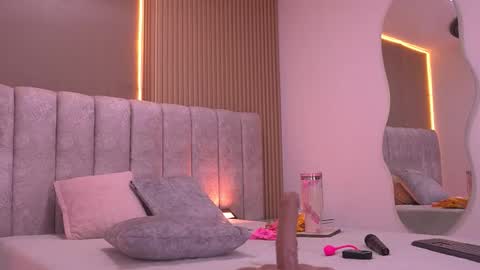 Snapshot of vvioleta_ chatting on February 3, 2026, 6:22 am Violeta online show from February 3, 2026, 6:22 am