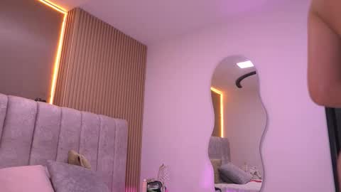 Snapshot of vvioleta_ chatting on February 21, 2026, 3:07 am Violeta online show from February 21, 2026, 3:07 am