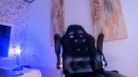 Snapshot of vynny_blacke_ chatting on February 18, 2026, 4:30 am Vynny Blacke online show from February 18, 2026, 4:30 am