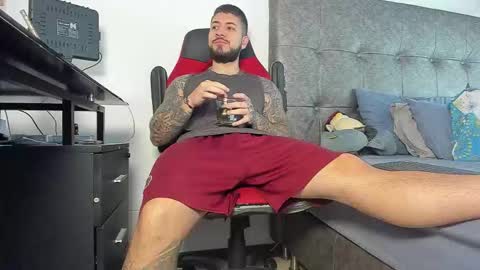 Snapshot of vyxen_ chatting on February 4, 2026, 12:22 pm vyxen_ online show from February 4, 2026, 12:22 pm