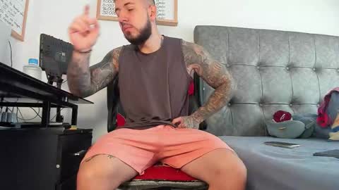 Snapshot of vyxen_ chatting on February 9, 2026, 1:04 pm vyxen_ online show from February 9, 2026, 1:04 pm