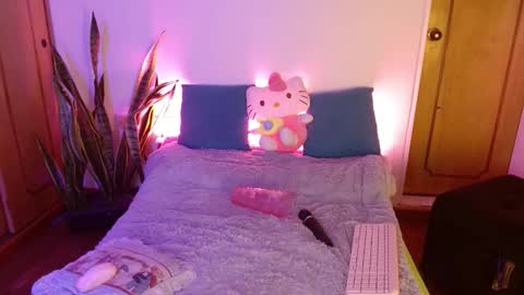 kitty SUPORT ME AND MY BABY SINGLE MOMY online show from September 13, 2025, 12:05 pm