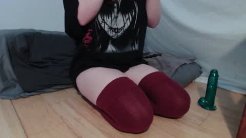 Snapshot of wacky_weirdo chatting on September 15, 2025, 4:01 am Rose online show from September 15, 2025, 4:01 am