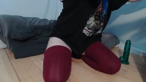 Snapshot of wacky_weirdo chatting on October 1, 2025, 10:49 pm Rose online show from October 1, 2025, 10:49 pm