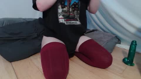 Snapshot of wacky_weirdo chatting on October 14, 2025, 12:00 am Rose online show from October 14, 2025, 12:00 am