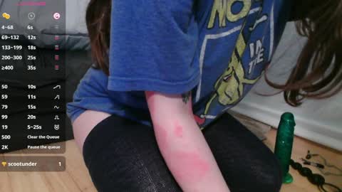 Snapshot of wacky_weirdo chatting on April 8, 2026, 5:29 am Rose online show from April 8, 2026, 5:29 am